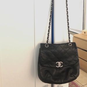 Chanel flap bag - black